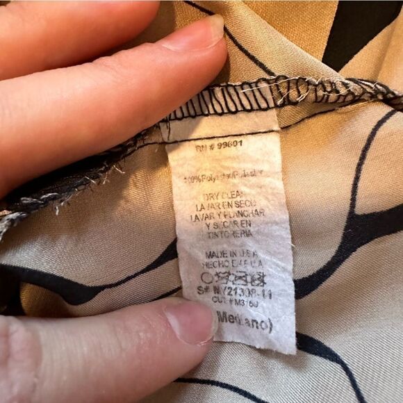 Floral Zip Front Floral Blouse Tank - Picture 7 of 9